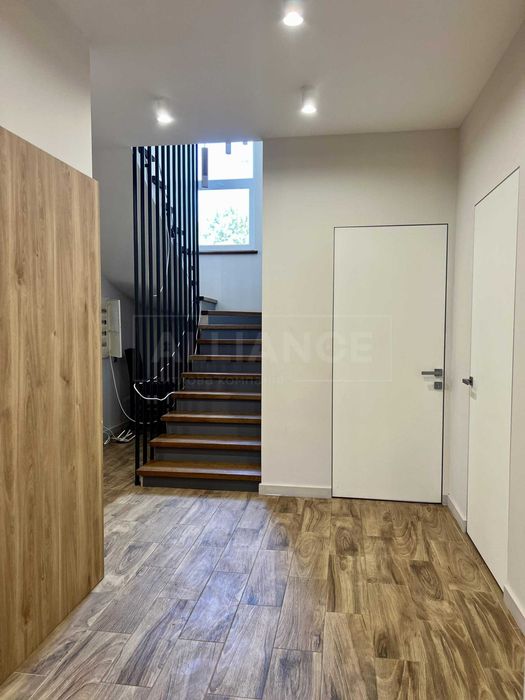 Просторий 2х пов. будинок з ділянкою 9 сот. Ремонт, меблі та техніка!