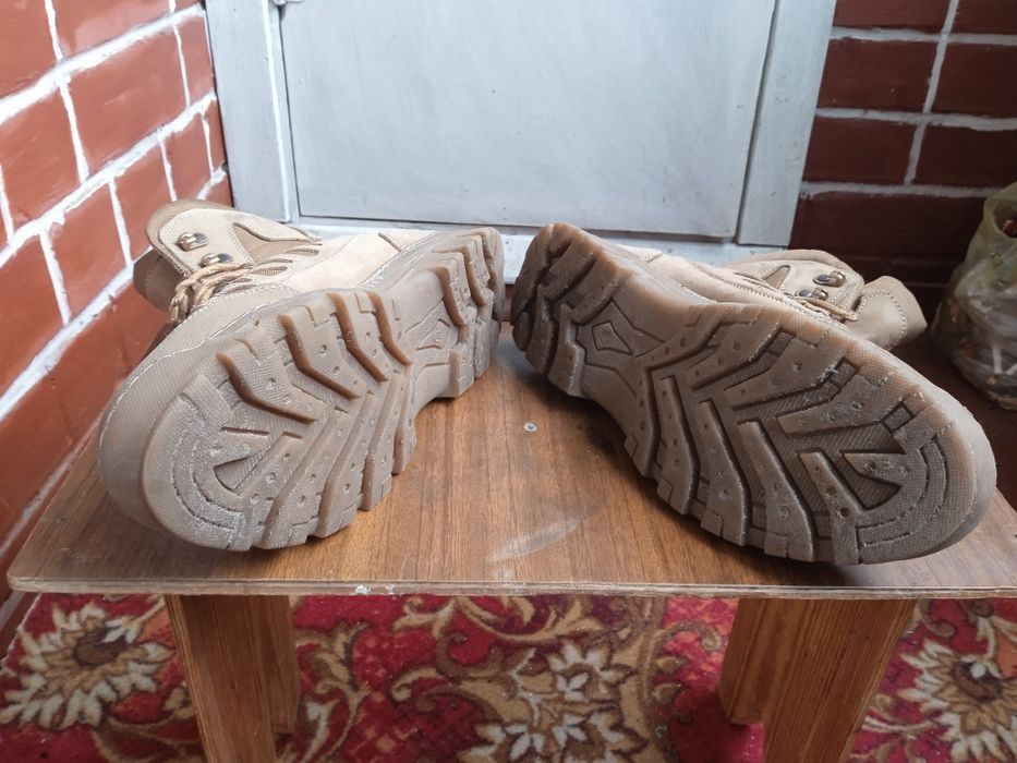 Продам воение берци