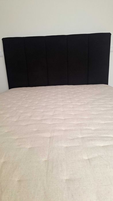 Cama Estofada a tecido preto