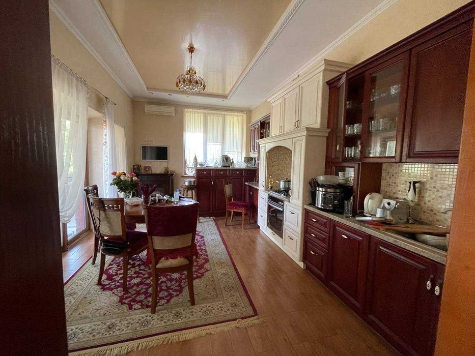 Продаж приватного будинку в Космічному районі
