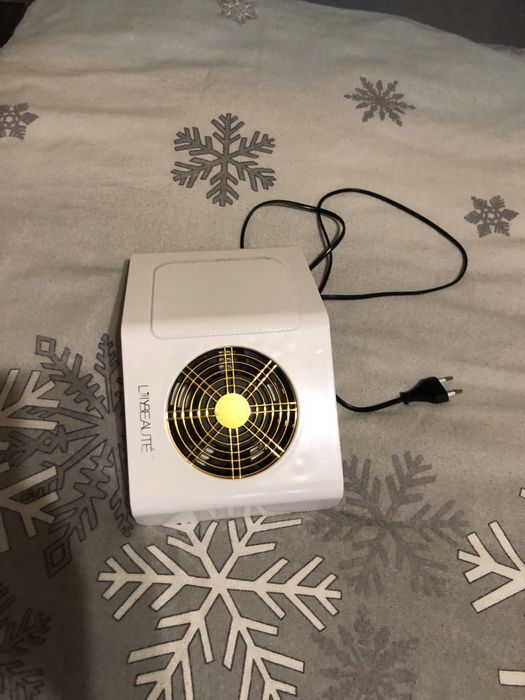 Продам вытяжку манекюрную, б/у.