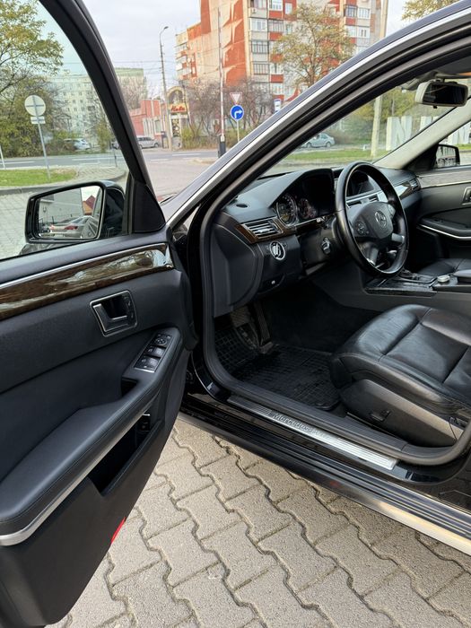 Продам своє авто Mersedes E w212