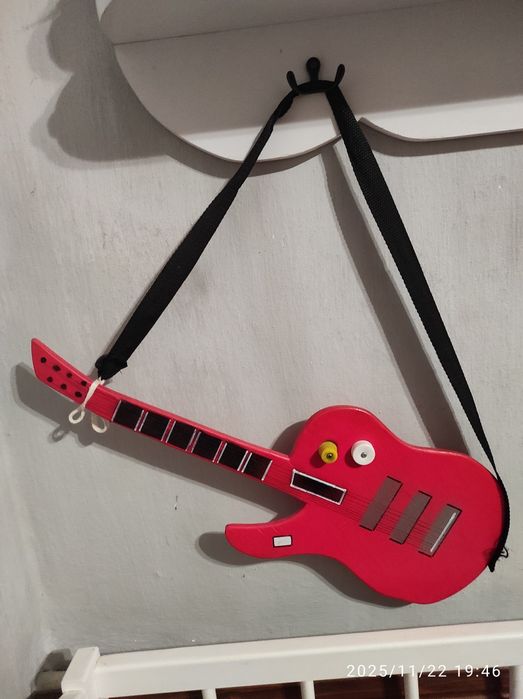 Дитяча гітара (фанера) іграшкова (без звуків) макет