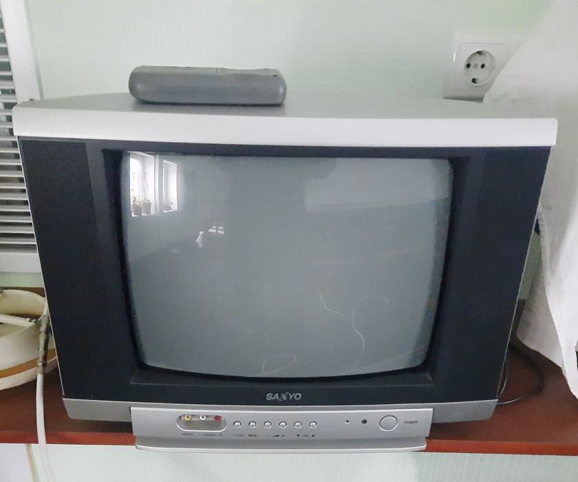 Оригинальный телевизор "SANYO" диагональ 14"
