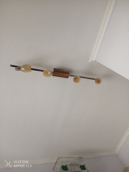 Продам  Люстру .