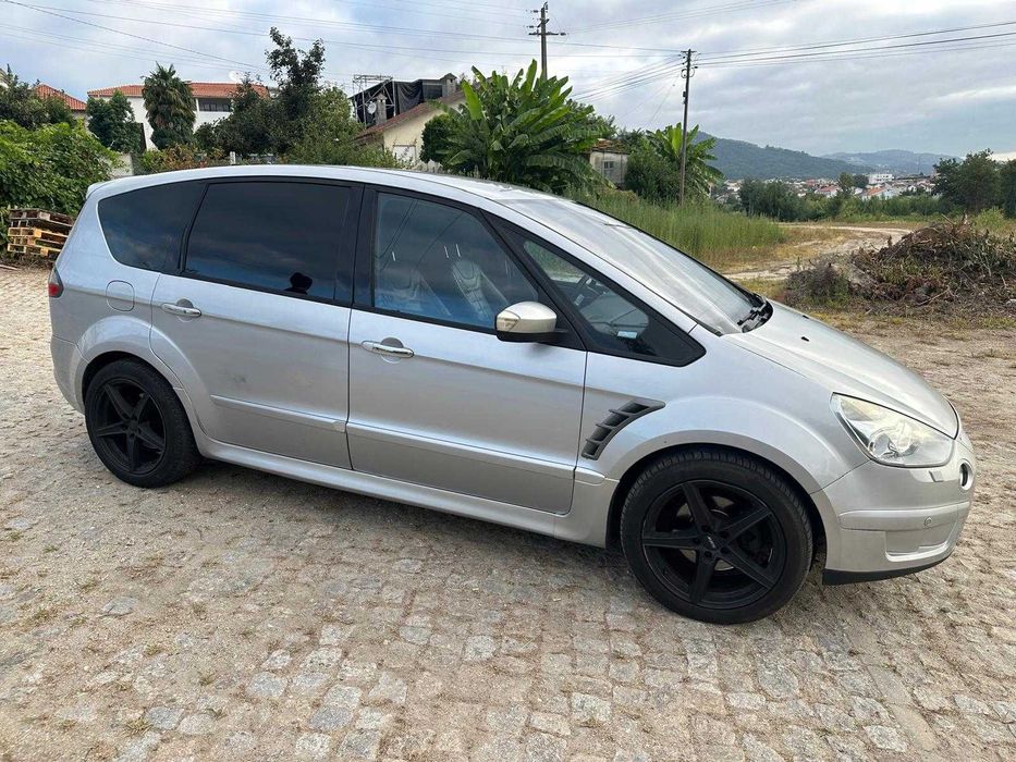 Ford S-MAX – 7 Lugares | Espaçoso | Confortável | Ideal para Família