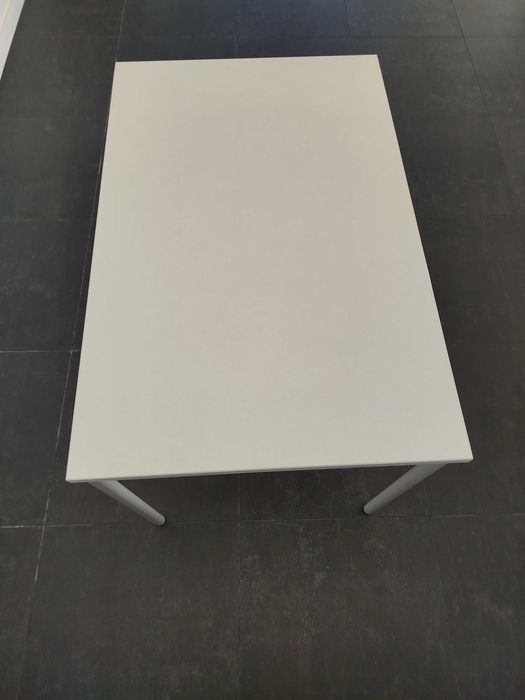 Mesas para restaurante em ferro