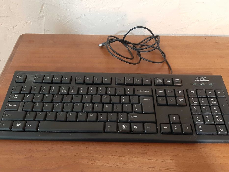 do komputera, głośniki, klawiatura, kamerka, mikrofon