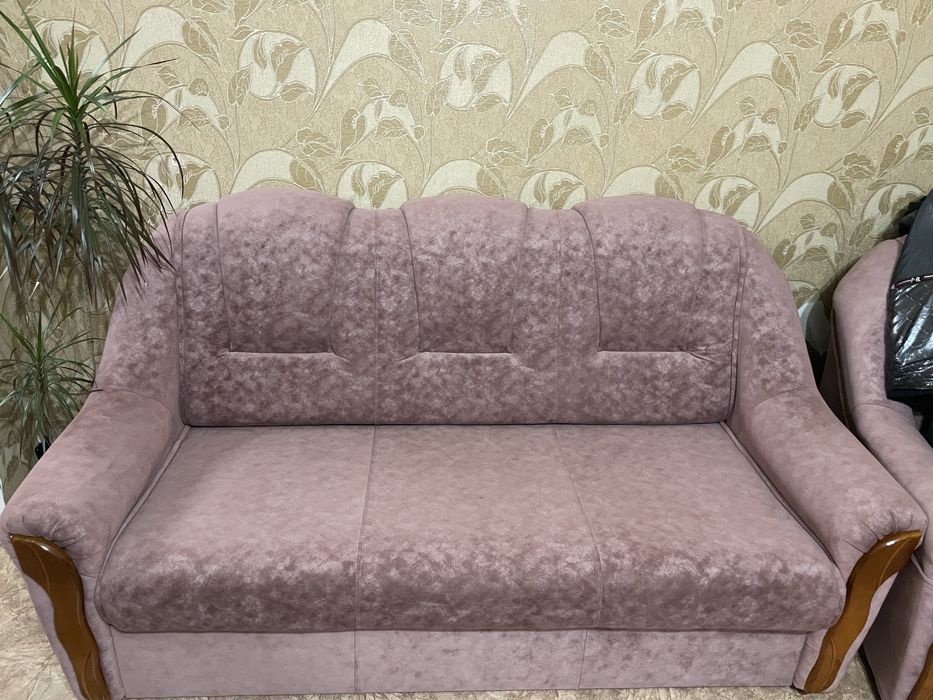 Срочно продам диван тількі самовивіз. В ідеальному стані після прошивк