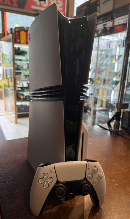 Konsola Sony PlayStation 5 Pro 2TB Napęd + Pad/ Stan bdb
