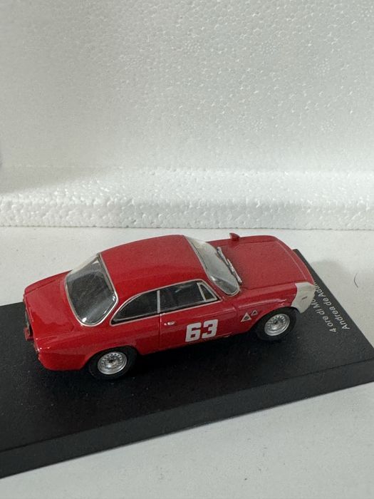 Alfa Romeo 1600 escala 1:43