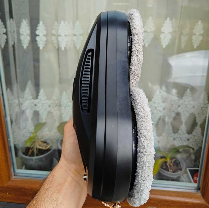 Робот для миття вікон, миє ретельно без розводів з розпиленням рідини!