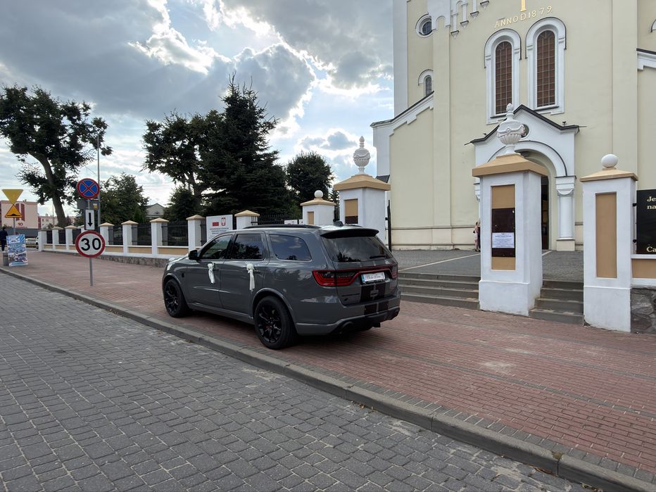 Auto do ślubu Dodge Durango SRT