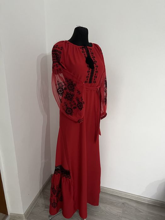 Стильне Вишите Плаття