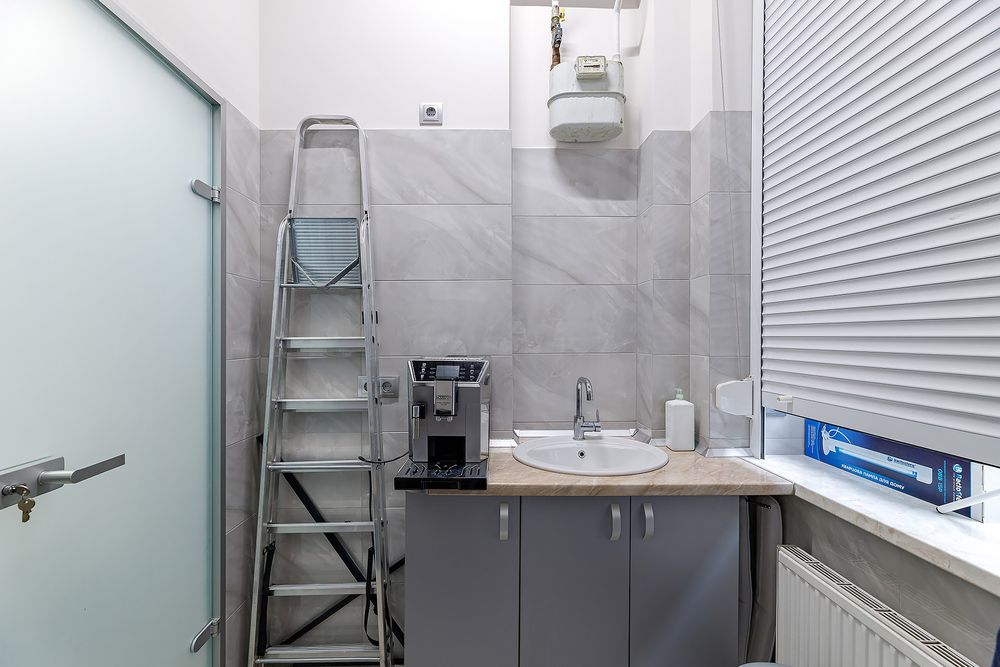 Продаж приміщення  ближній центр Галицький район 
З якісн