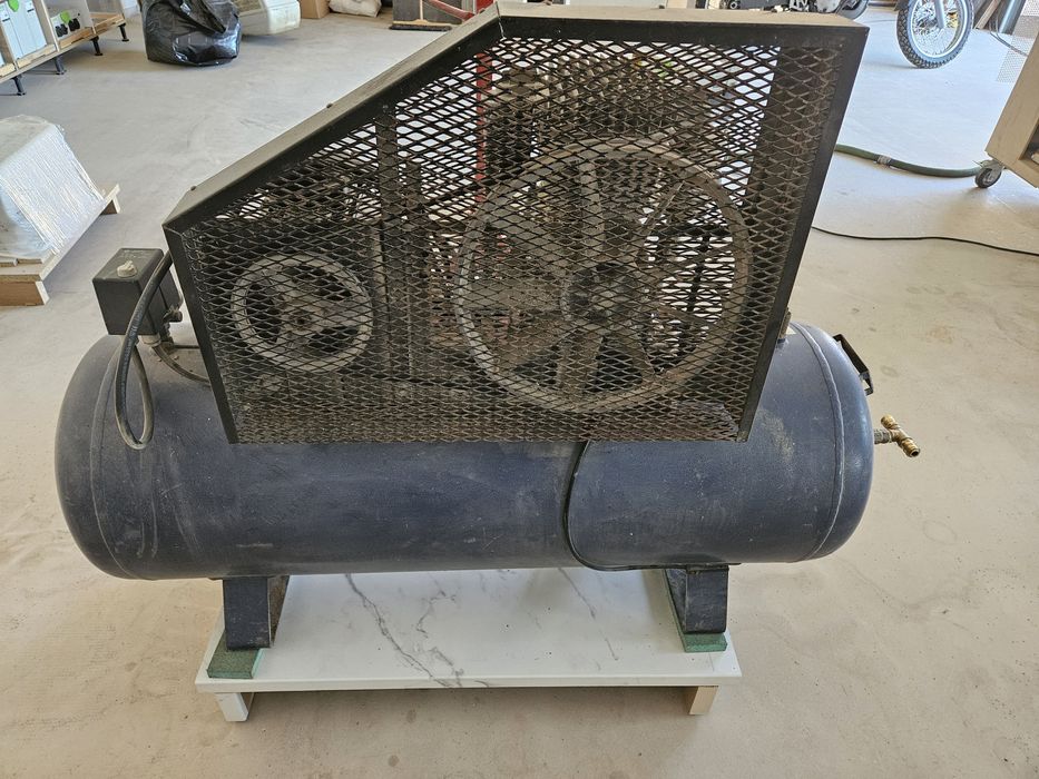 Kompresor sprężarka Fiac 4kw 220l