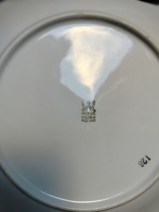 Talerz ze złotymi kwiatkami. Wawel