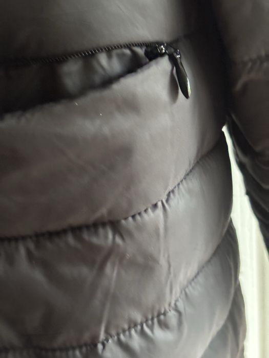 Piekne pikowany plaszczyk dlugi . Czarny Carry. Nowy bez metki. XL.