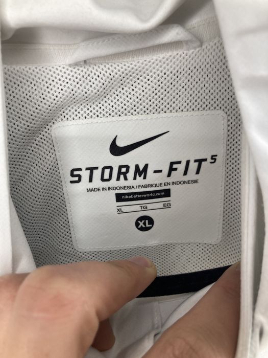 Водонепроникна куртка-вітровка nike