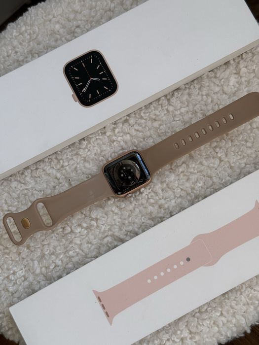 Apple Watch series 6 gold Aluminum Case Pink Sport Band 40mm