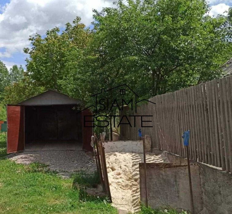 Продається малий житловий будинок з новим недобудованим будинком