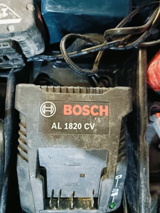 Carregador Bosh com baterias