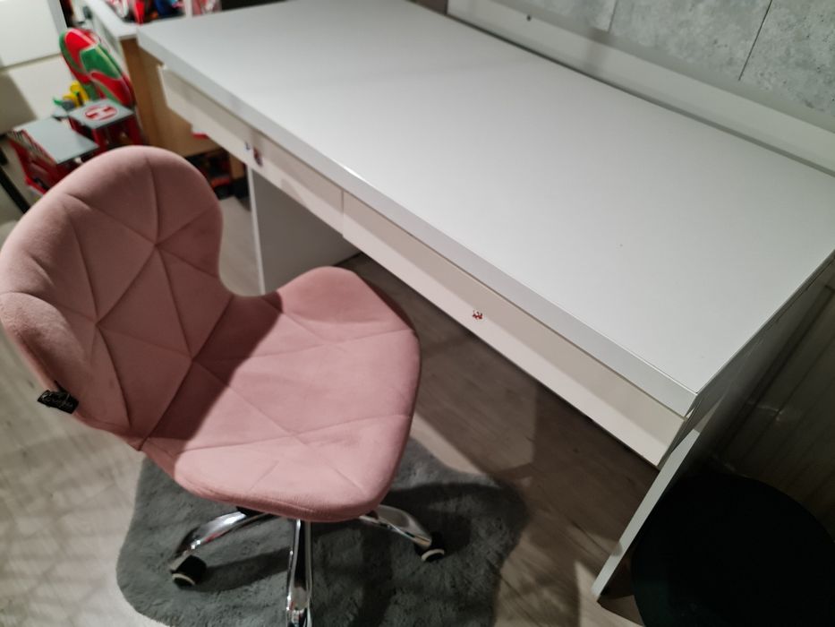 Biurko białe plus krzesło do biurka gratis stolik