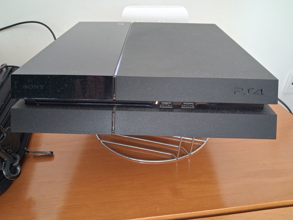 PlayStation 4 com 5 jogos