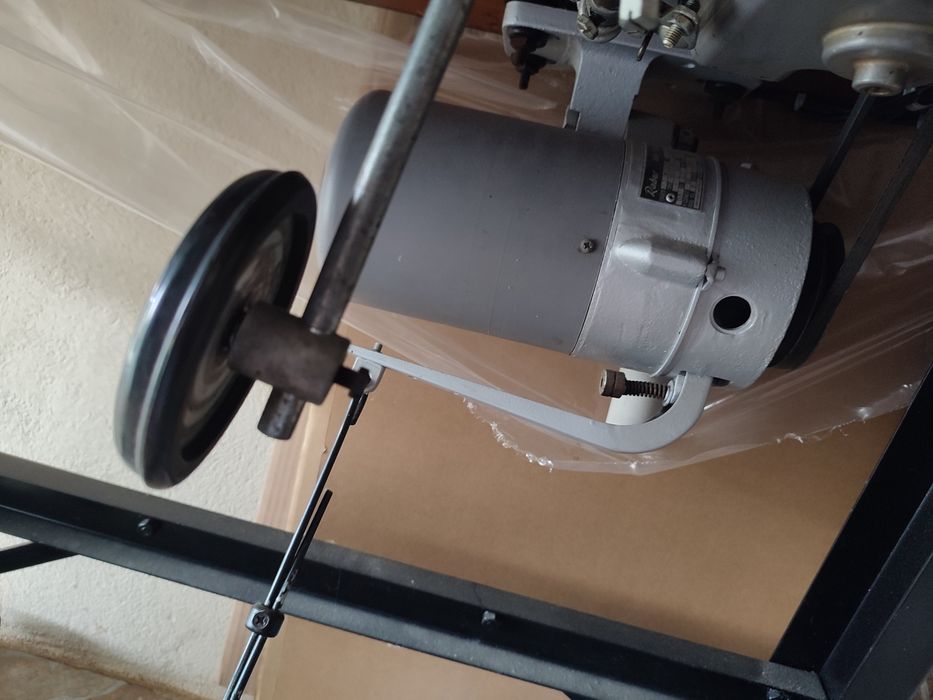 Máquina de costura juKi