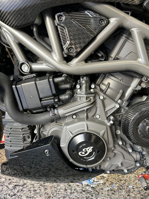 Indian FTR 1200 Carbon Exclusiva e Distinta em estado "Novo"