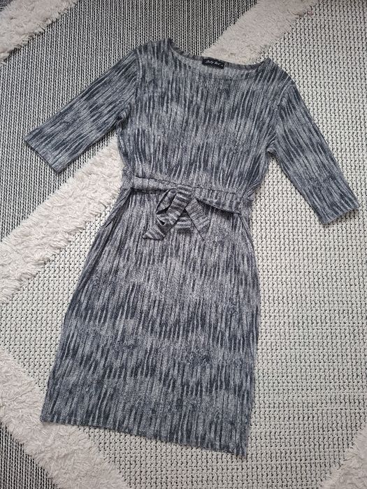 Szara srebrna sukienka z paskiem Pretty Girl r. L - XL