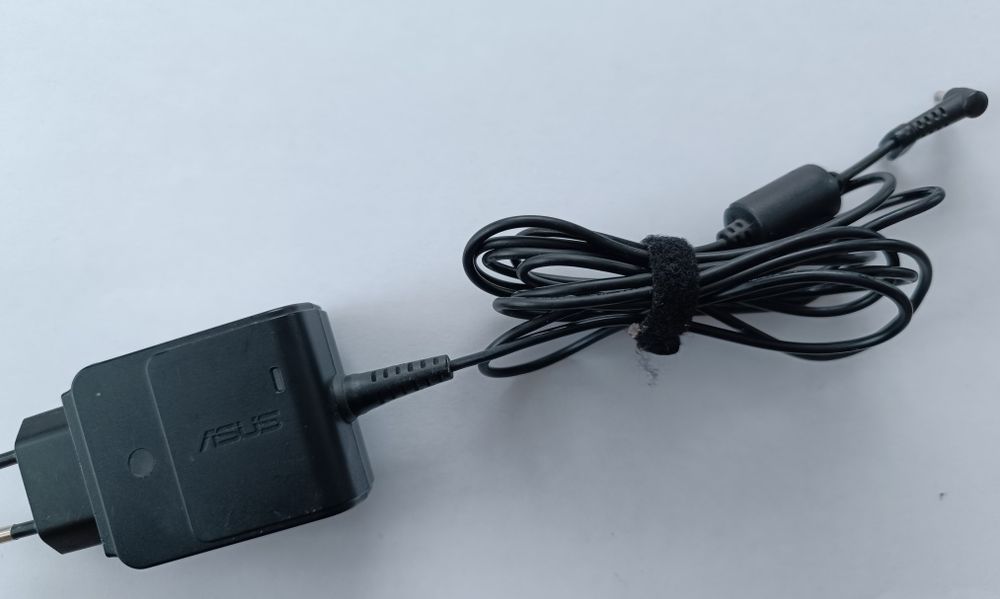 Блок живлення , адаптер, до ноутбука Asus AD82000 , 19 V