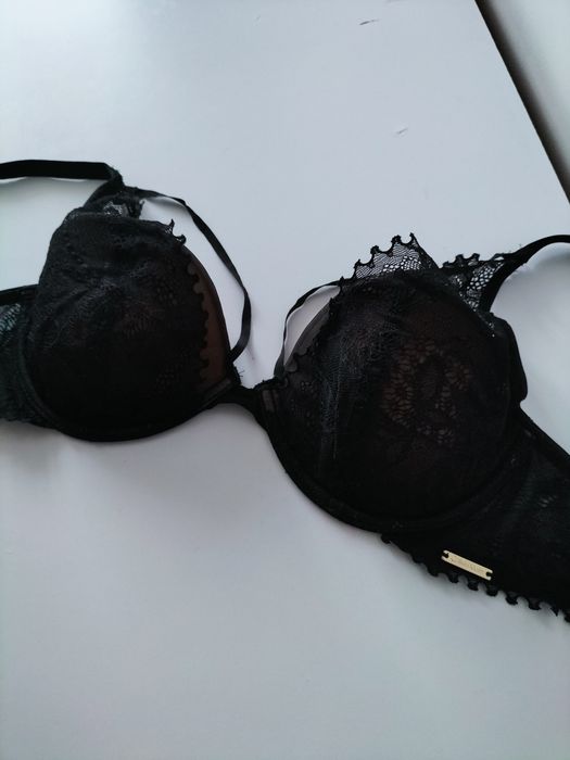 Бюстгальтер Calvin Klein размер 75d