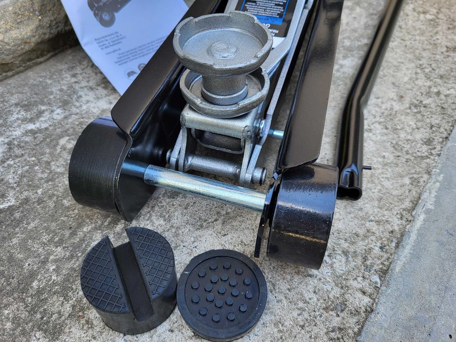 Низкопрофильный гидравлический домкрат 2.5т GEKO G02046-G02032- Keltin