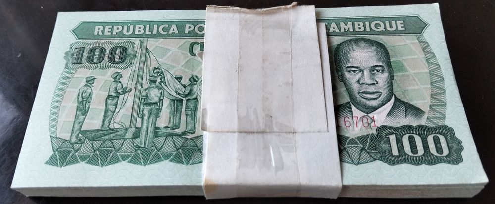 Maço Completo 100 Notas 100 Meticais 1980 Moçambique Novas UNCs