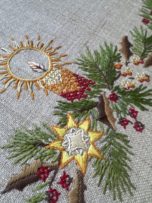 Obrus ręcznie haftowany świece do kolekcji