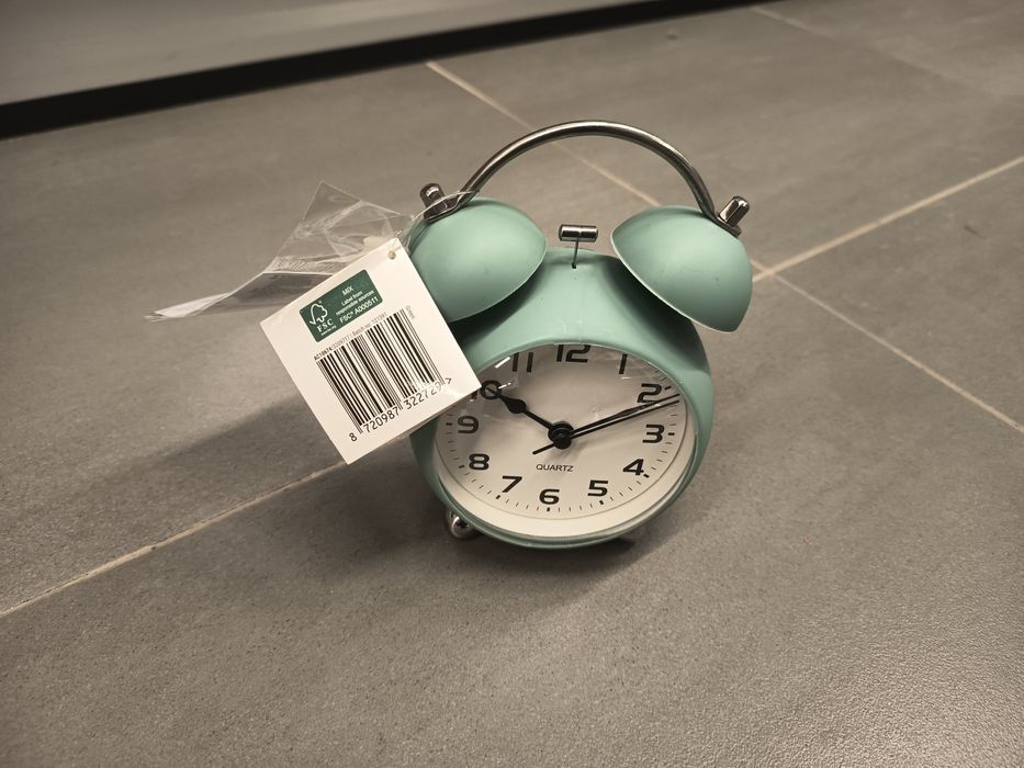 Nowy zielony budzik z diodami LED