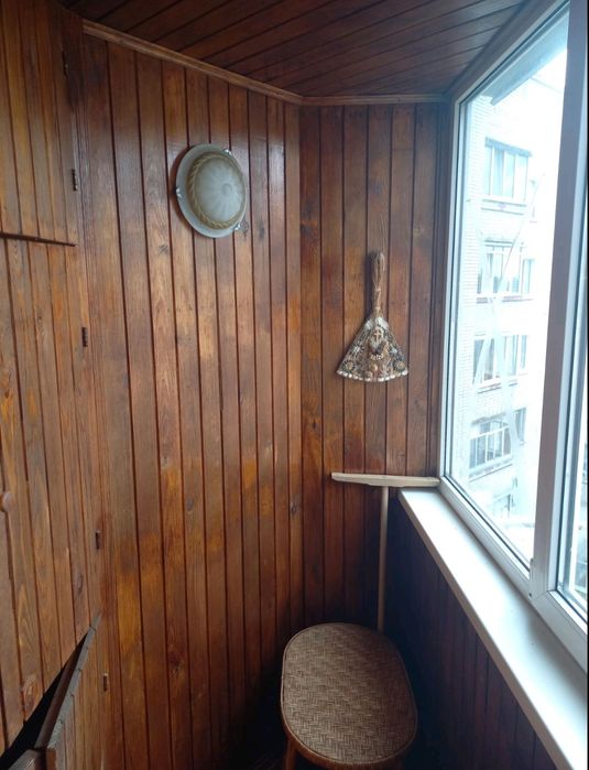 Продається 2 кімнатна , 54 м, вул. Дніпровська.