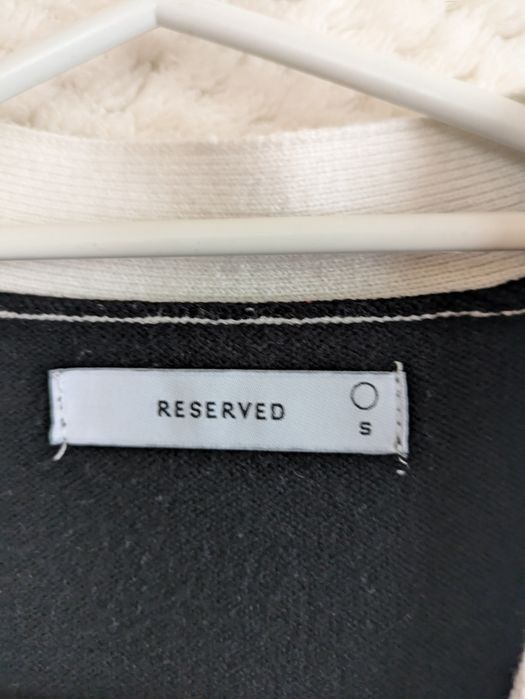 Czarno-biały kardigan Reserved w rozmiarze S.
