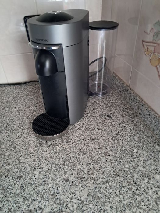 Maquina cafe nespresso impecavel