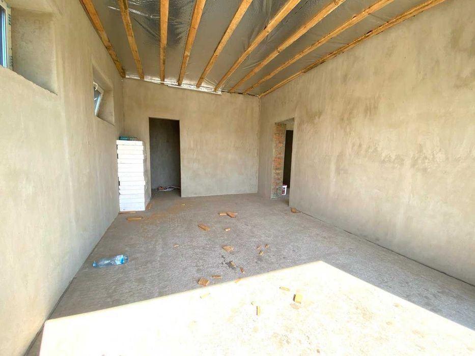 Будинок в престижному районі з гаражем Бармаки