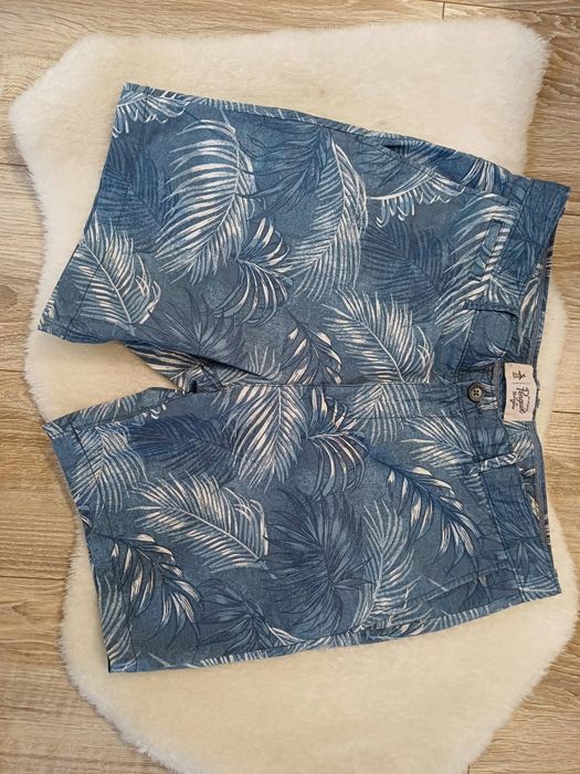 Niebieskie szorty tropikalny wzór marki Original Penguin rozm M.