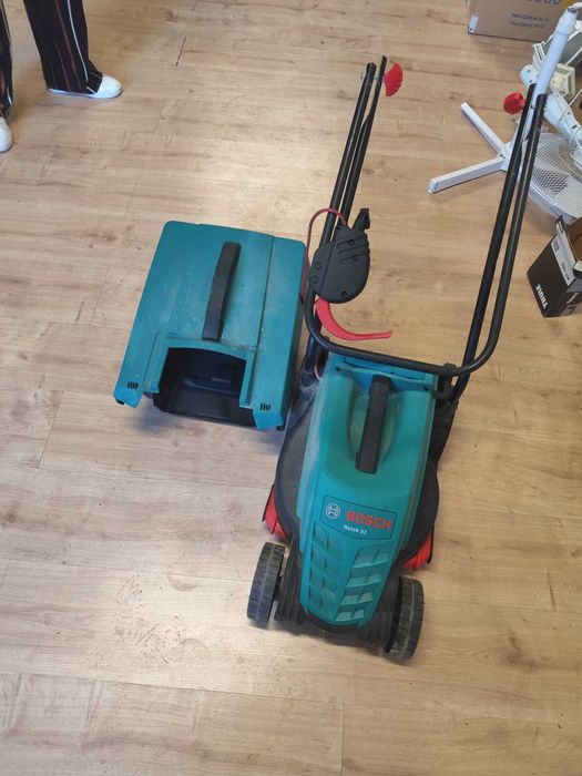 Corta-relvas eletrico BOSCH