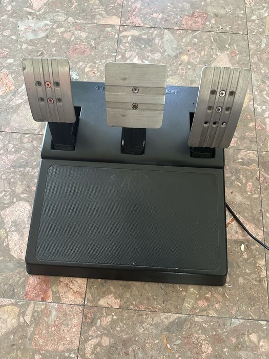 Vendo simulador t300 com pedais