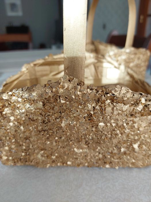 Cestas douradas com brilho