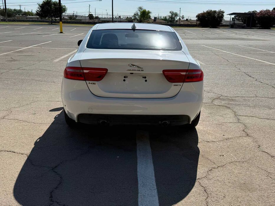 Jaguar XE 25t      2018