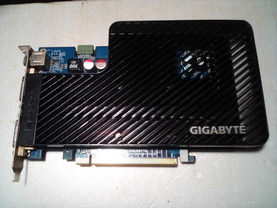 Видеокарта Gigabyte GeForce 8600GT Silent Pipe II