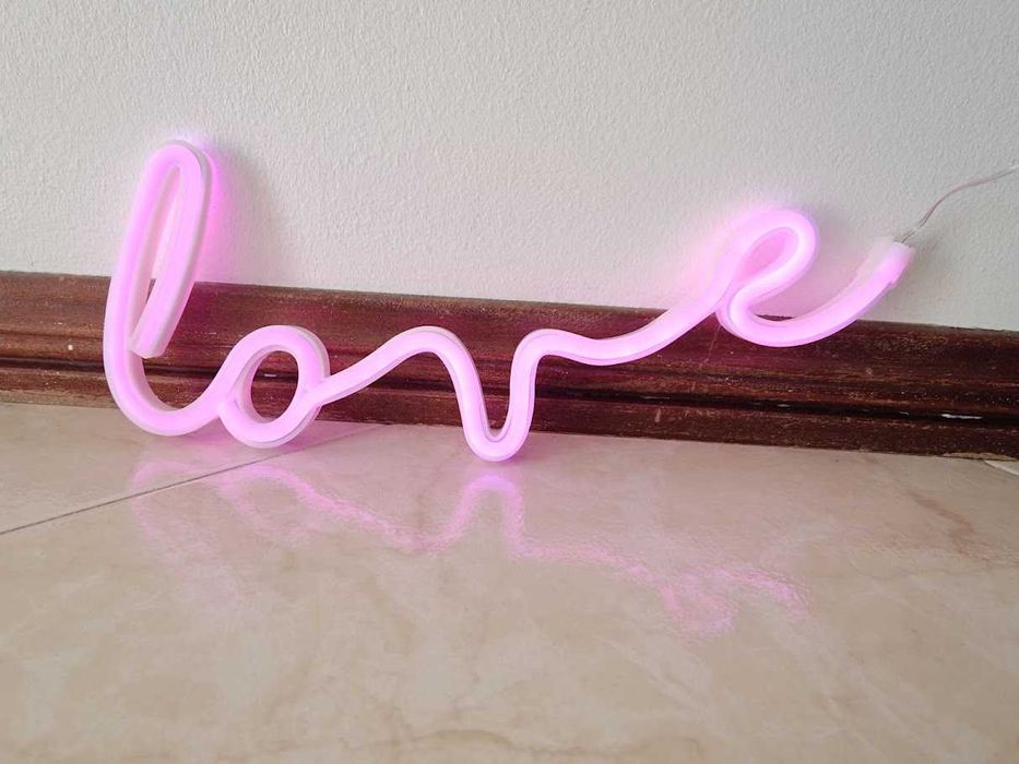 Letreiro/Placard Luz Neon em formato de palavra "Love" (Cor-de-Rosa) NOVO