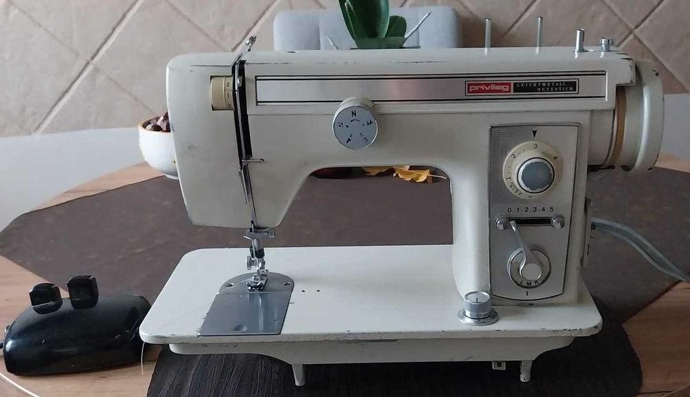 Maszyna do szycia Privileg, model 601