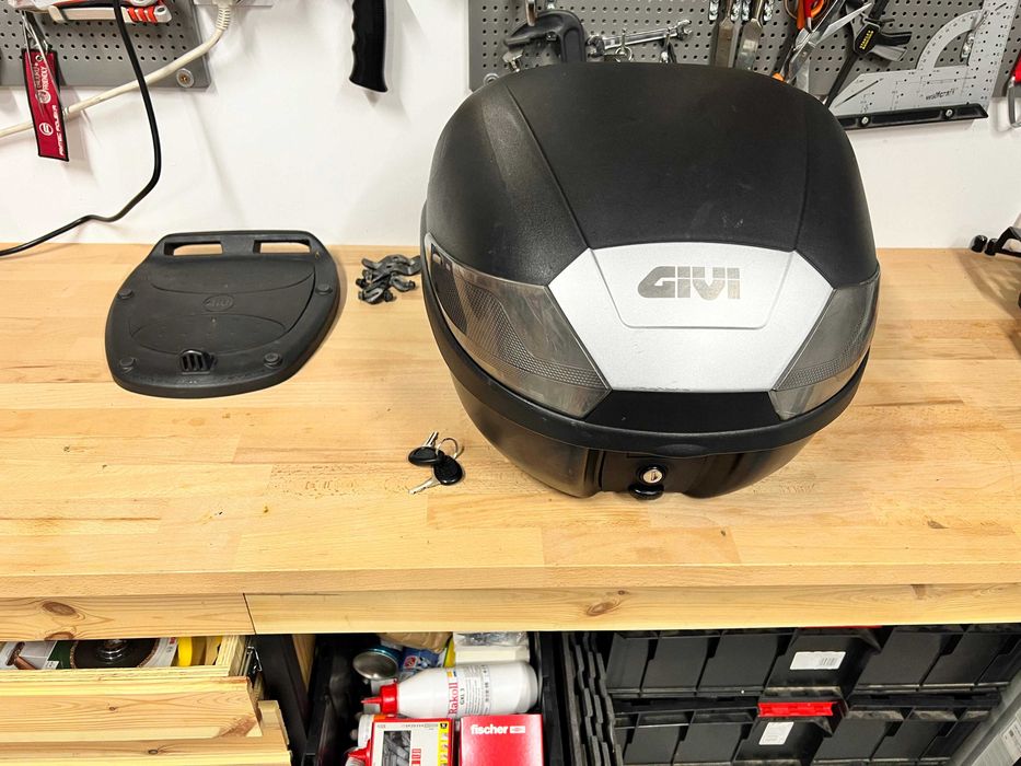 Kufer GIVI 34L Monolock + Płyta montażowa + 2 kluczyki